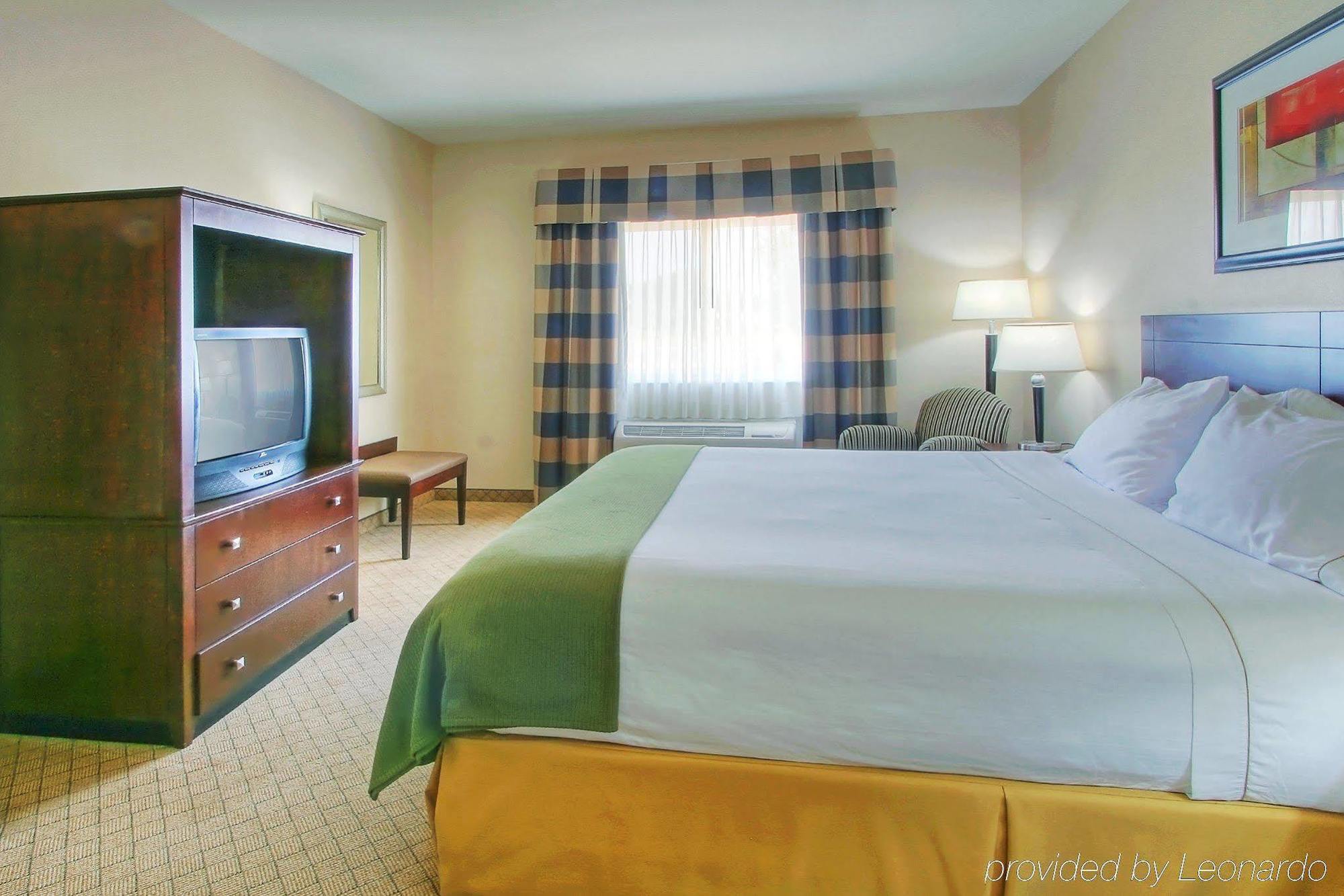 Holiday Inn Express & Suites Portales By Ihg Habitación foto