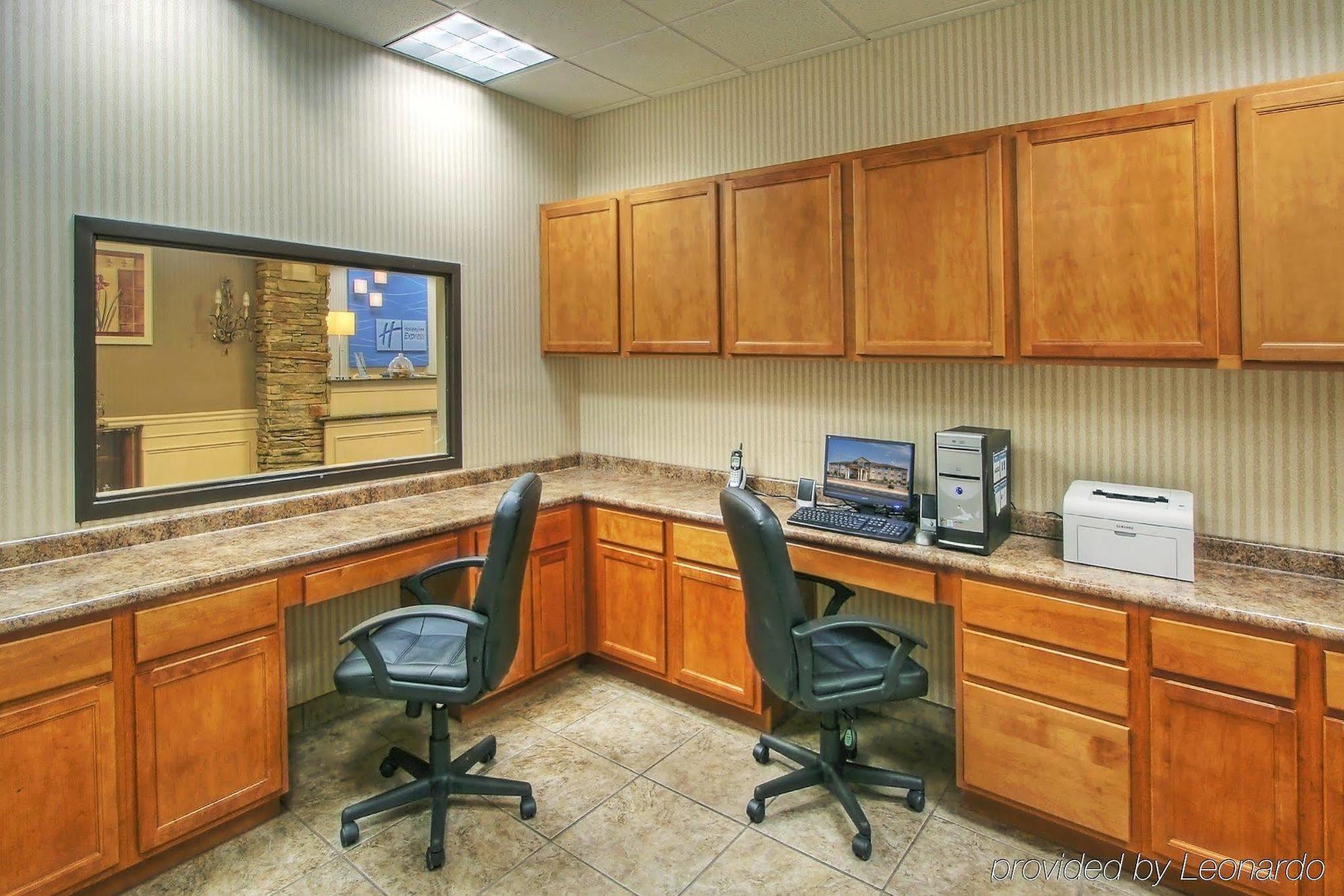 Holiday Inn Express & Suites Portales By Ihg Exterior foto